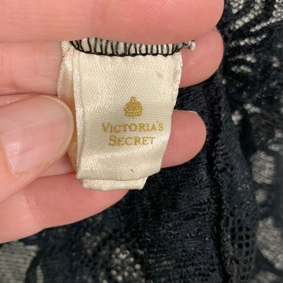 Gold Label Victoria’s Secret Medium Black Lace Top 425-005-093 - Picture 3 of 4